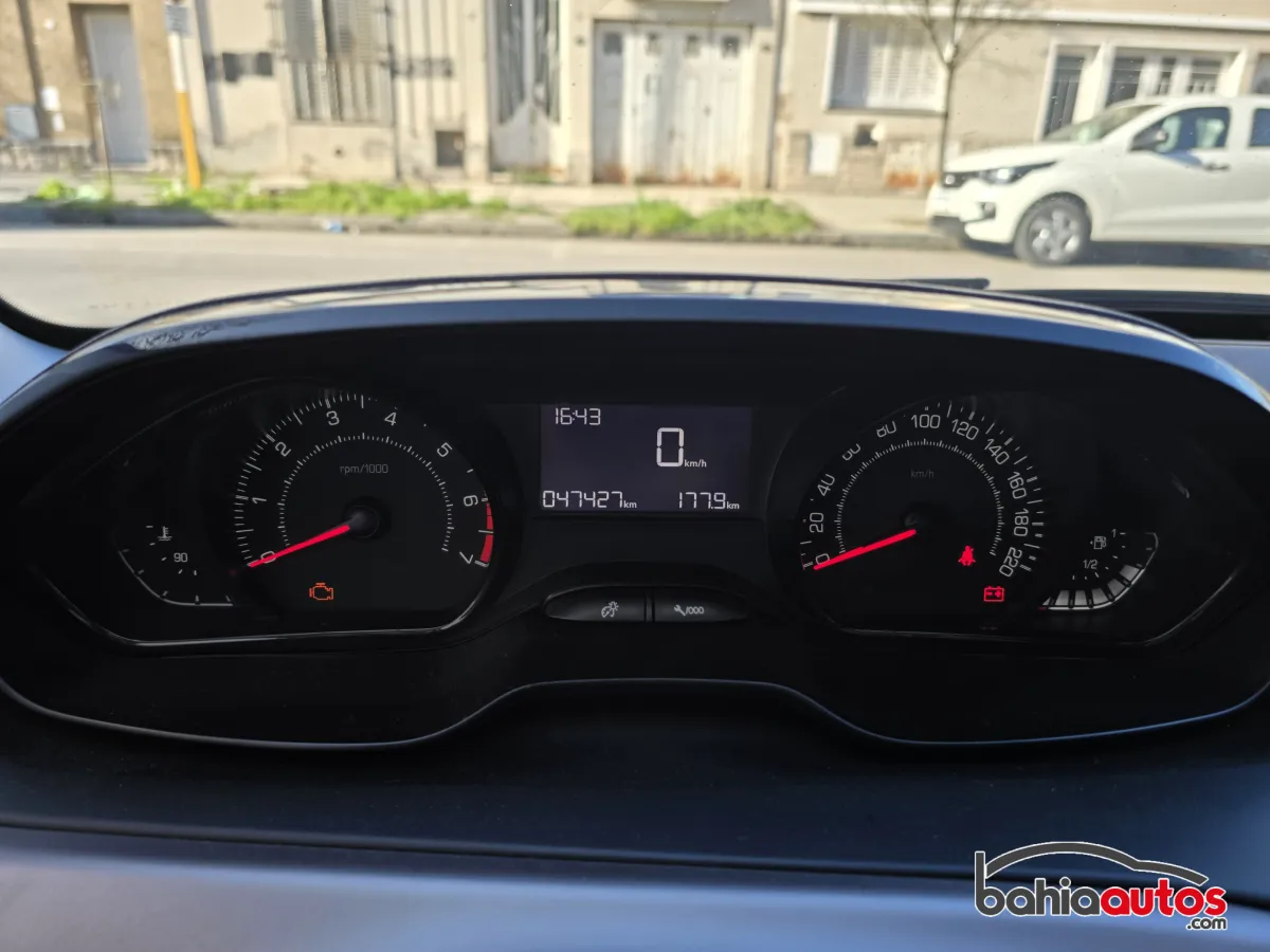 Peugeot 208 2018 usado en Bahía Blanca - foto 2
