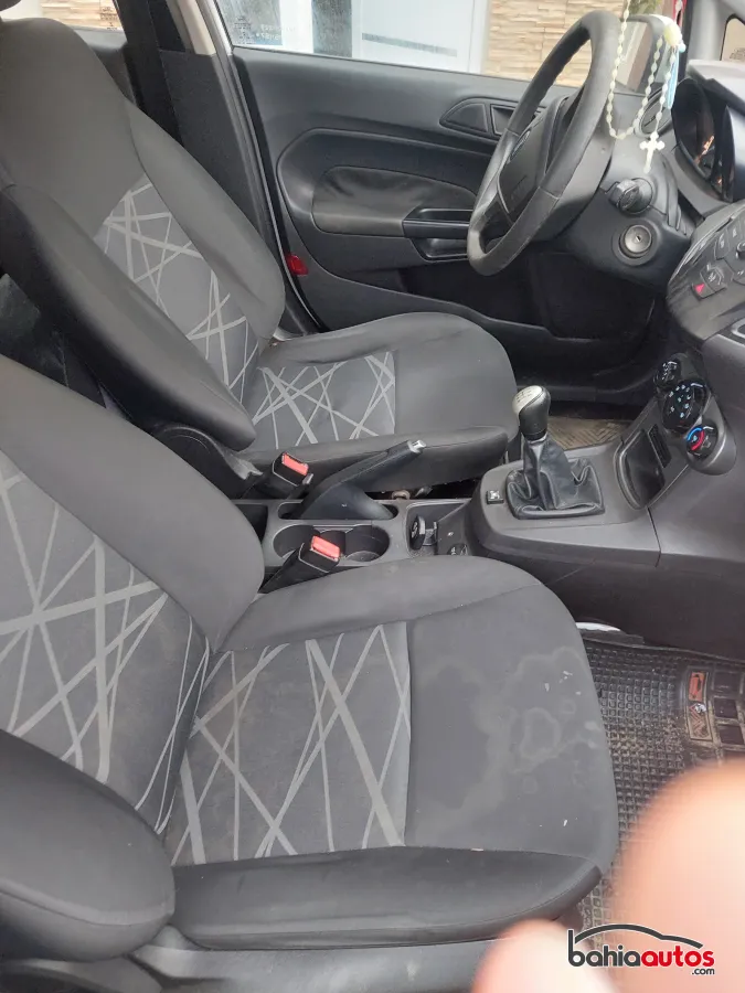 Ford Fiesta 2015 usado en Bahía Blanca - foto 2