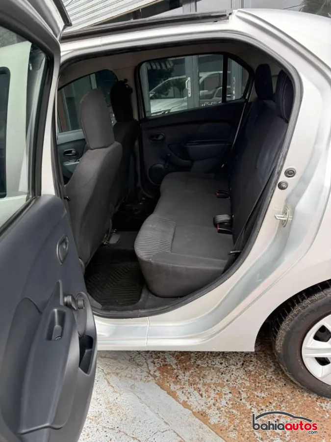 Renault Logan 2019 usado en Bahía Blanca - foto 6