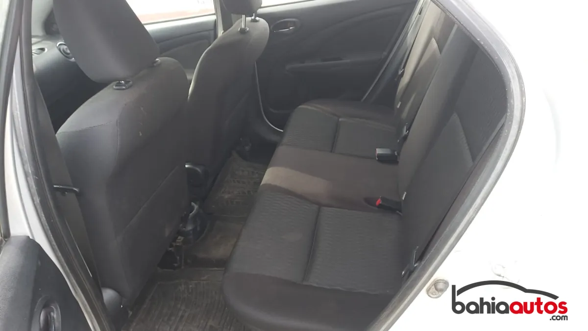 Toyota Etios 2021 usado en Bahía Blanca - foto 2