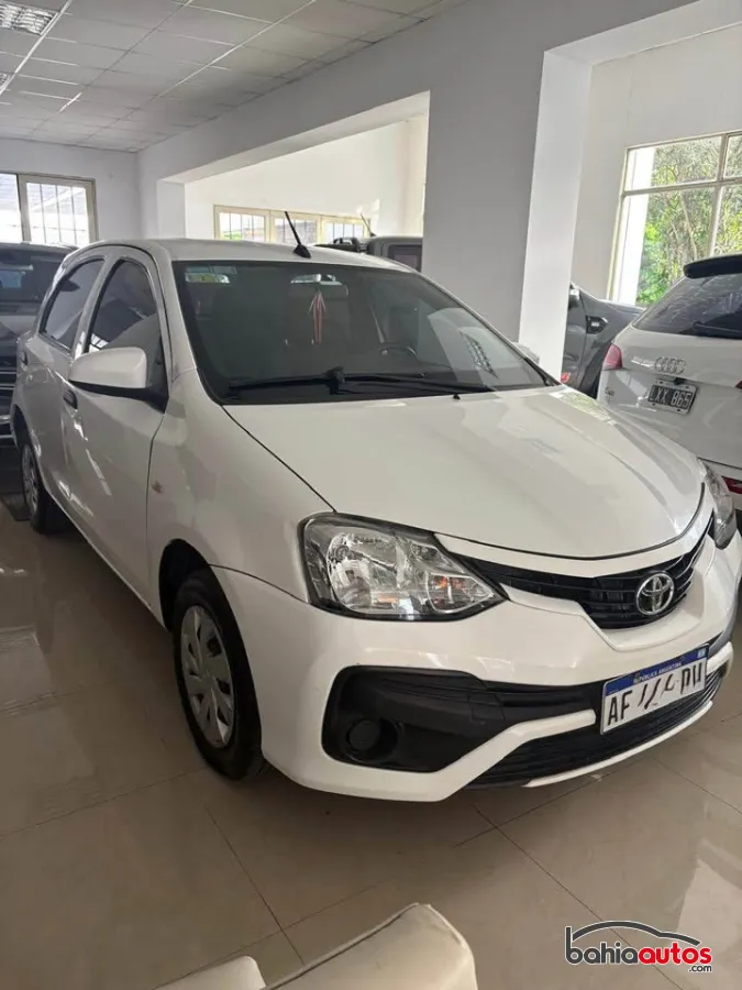 Toyota Etios 2022 usado en Bahía Blanca - foto 2