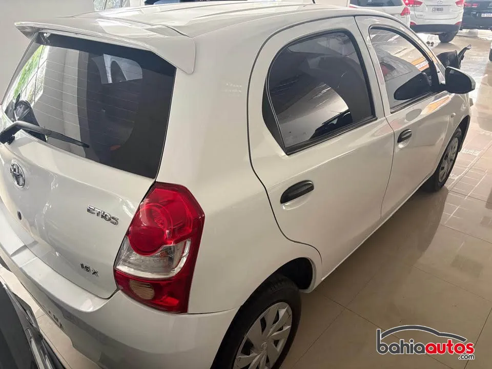 Toyota Etios 2022 usado en Bahía Blanca - foto 4