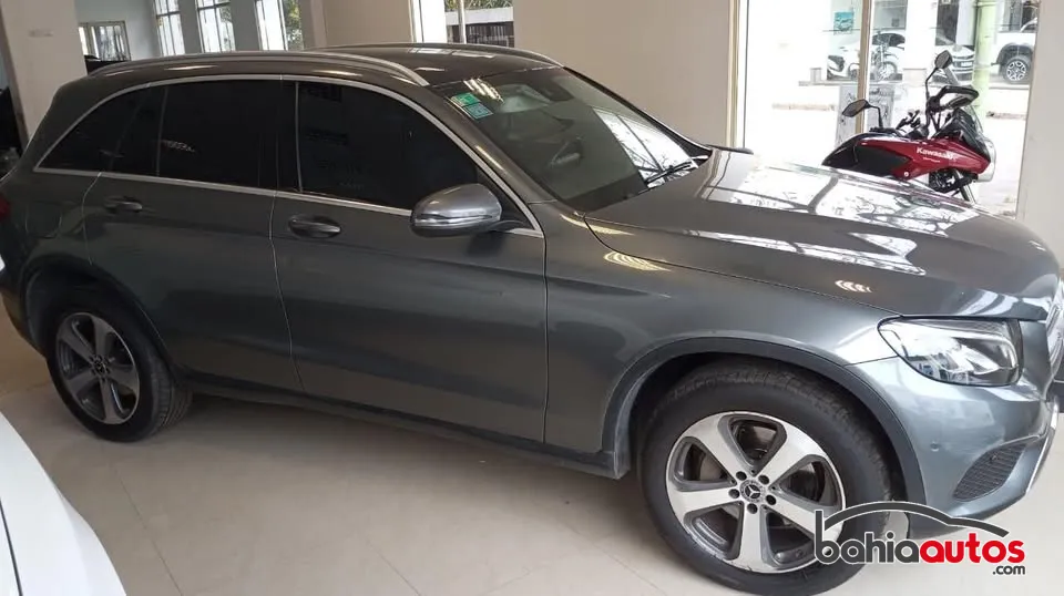 2018 Mercedes Benz GLC 300 usado en Bahía Blanca - foto 2