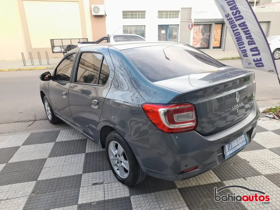 Renault Logan 2016 usado en Bahía Blanca - foto 2
