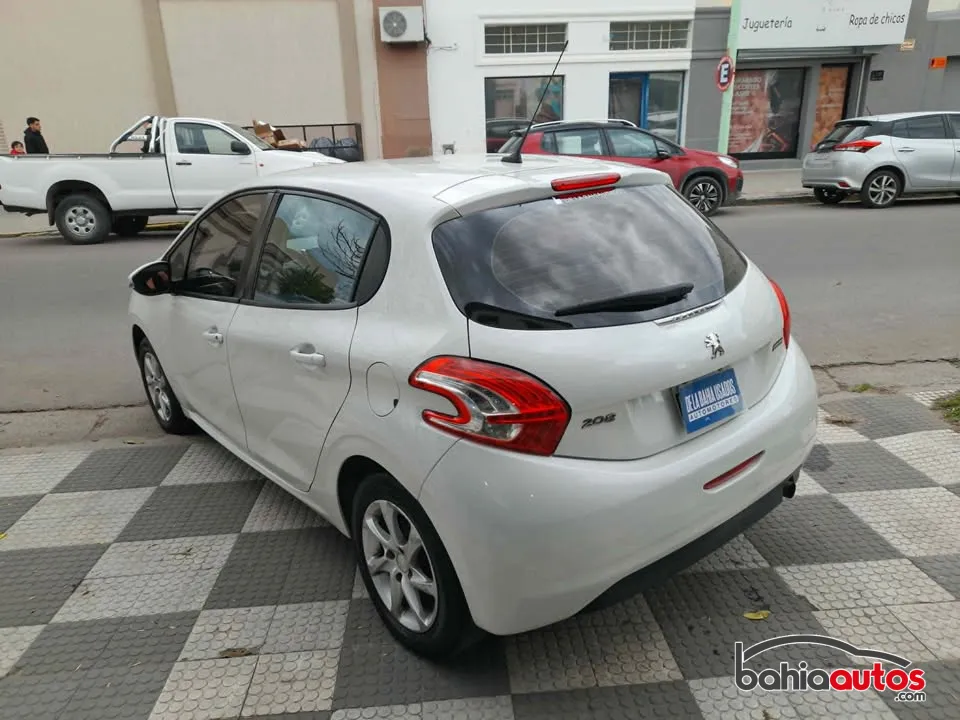 Peugeot 208 2014 usado en Bahía Blanca - foto 2