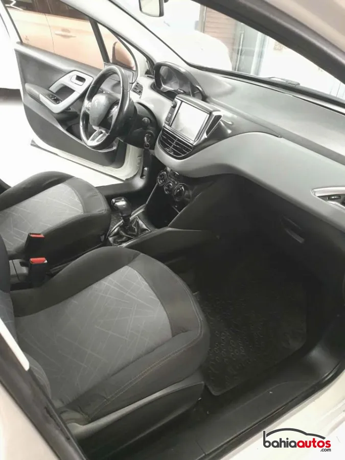 Peugeot 208 2014 usado en Bahía Blanca - foto 7