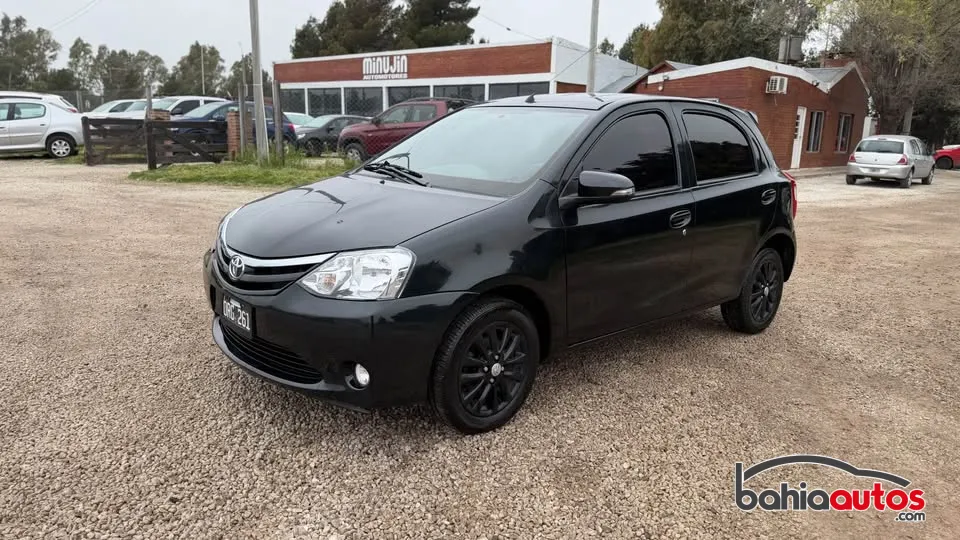 Toyota Etios 2015 usado en Bahía Blanca - foto 3