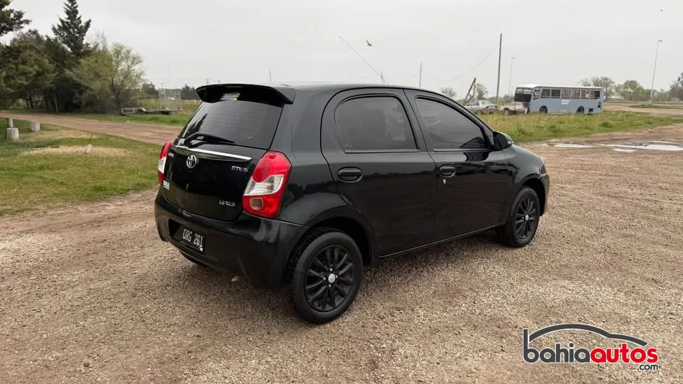Toyota Etios 2015 usado en Bahía Blanca - foto 4