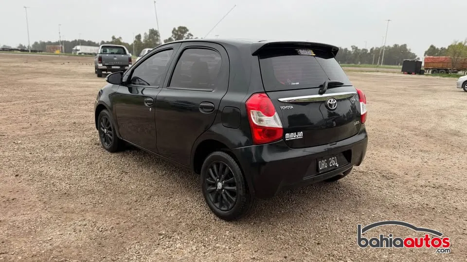 Toyota Etios 2015 usado en Bahía Blanca - foto 5