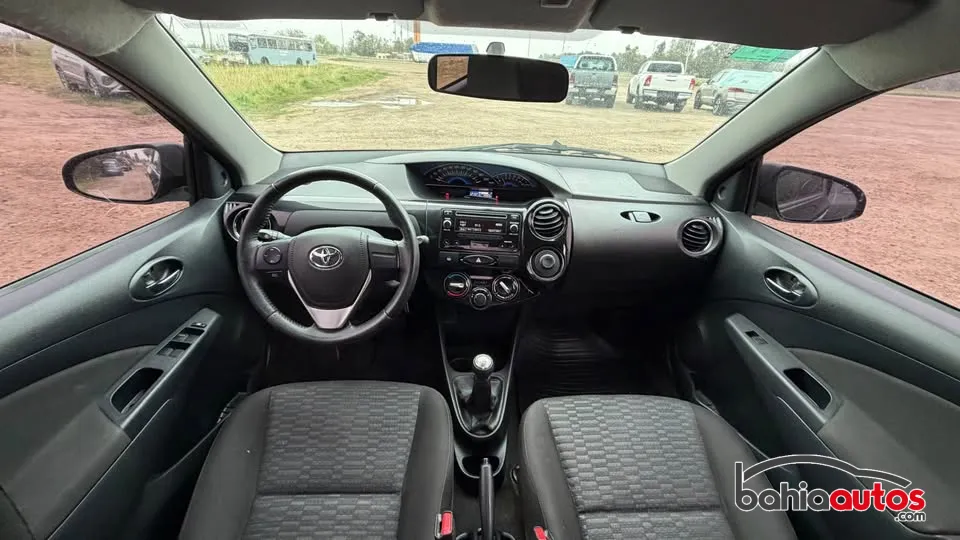 Toyota Etios 2015 usado en Bahía Blanca - foto 6