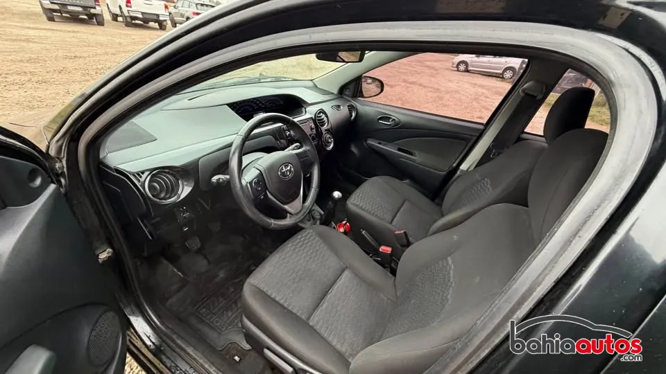 Toyota Etios 2015 usado en Bahía Blanca - foto 8