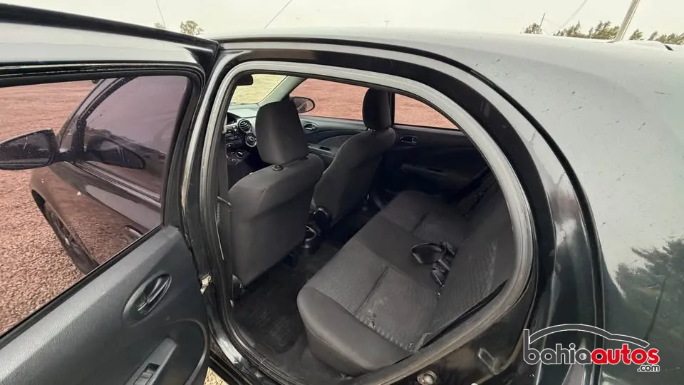 Toyota Etios 2015 usado en Bahía Blanca - foto 9