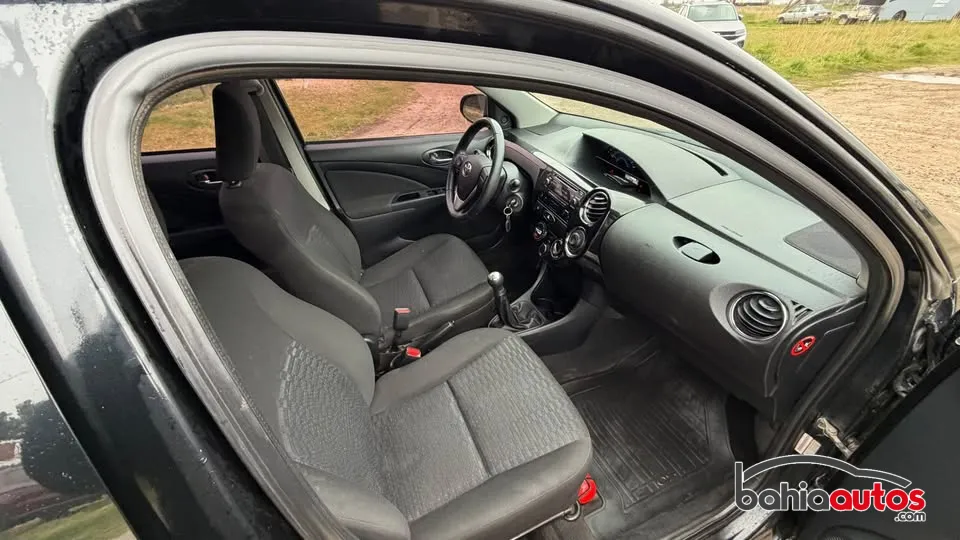 Toyota Etios 2015 usado en Bahía Blanca - foto 10