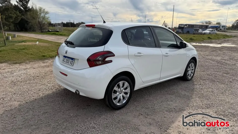 Peugeot 208 2017 usado en Bahía Blanca - foto 3