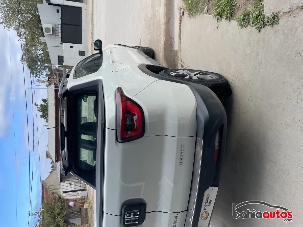 Volkswagen Voyage 2015 usado en Bahía Blanca - foto 2
