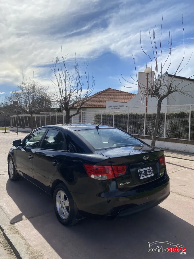 Kia Cerato 2010 usado en Bahía Blanca - foto 2