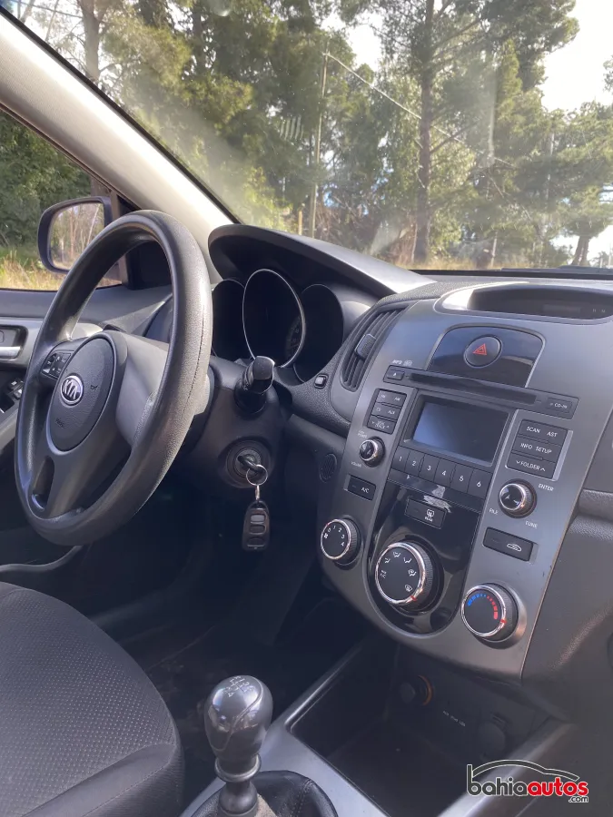 Kia Cerato 2010 usado en Bahía Blanca - foto 4