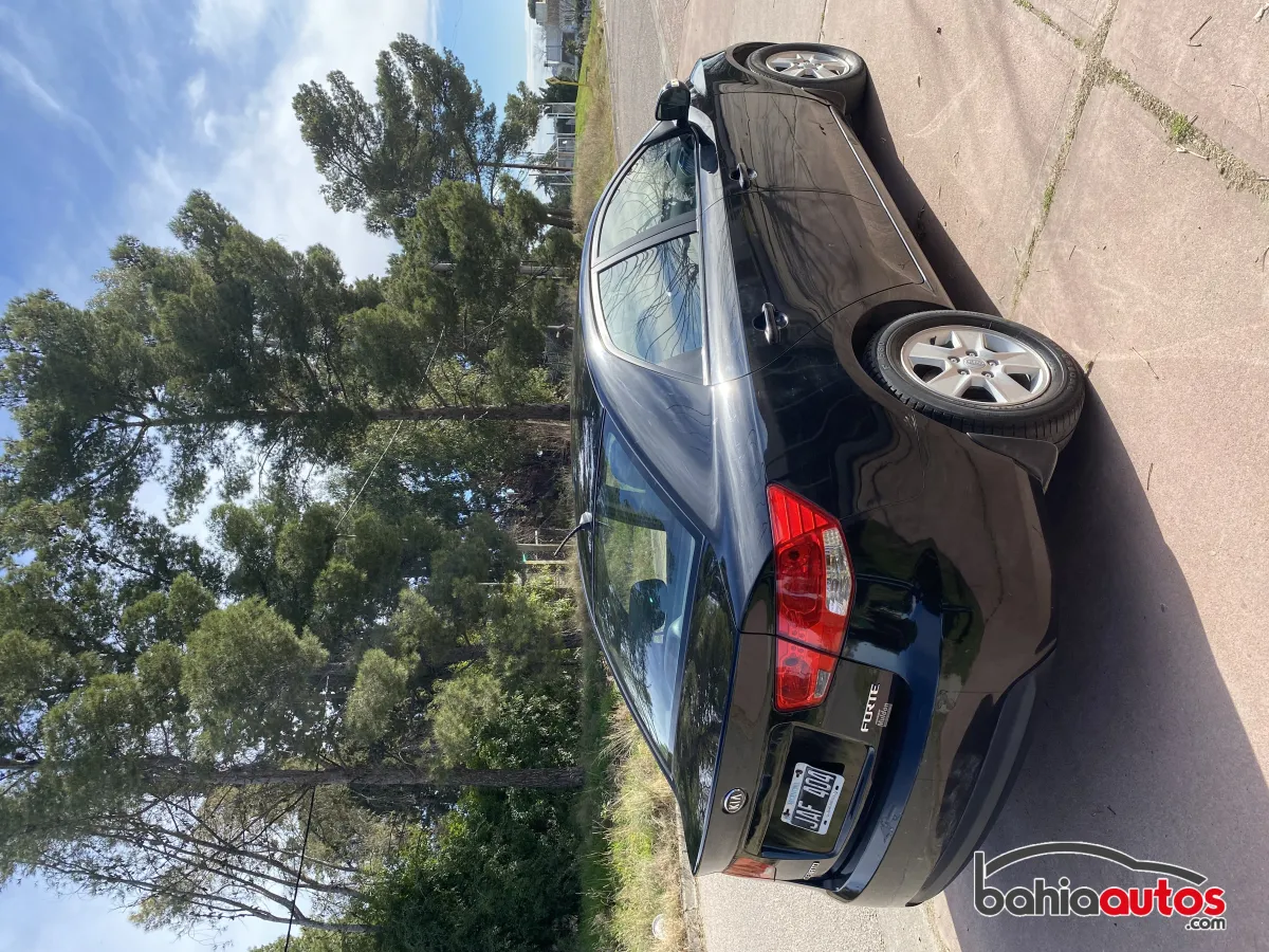 Kia Cerato 2010 usado en Bahía Blanca - foto 6