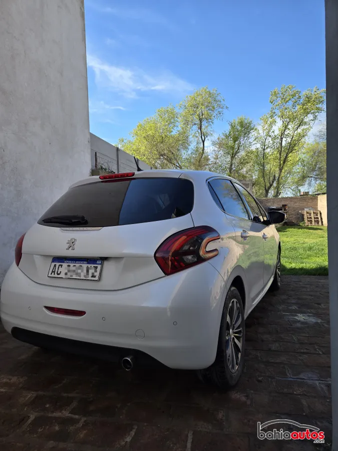 Peugeot 208 2018 usado en Bahía Blanca - foto 4