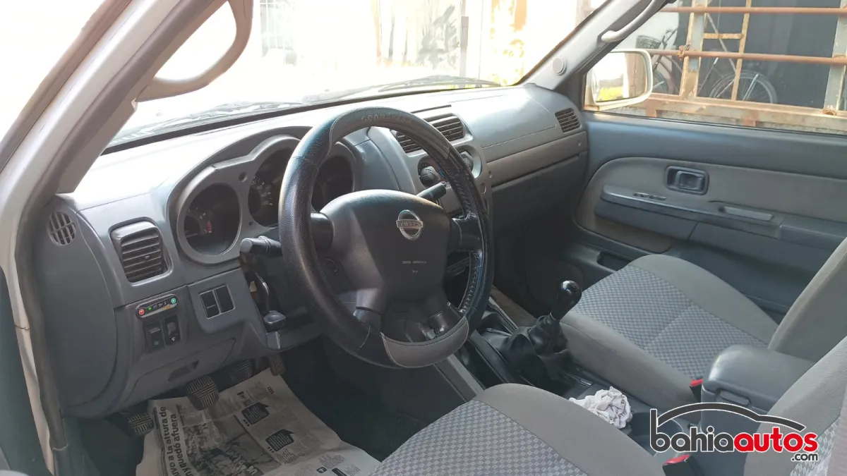 Nissan NP300 2006 usado en Bahía Blanca - foto 2