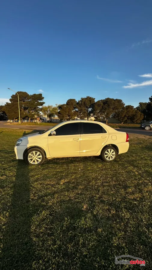 Toyota Etios 2016 usado en Bahía Blanca - foto 3