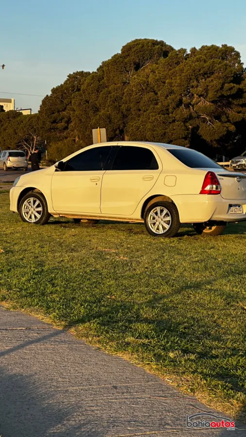 Toyota Etios 2016 usado en Bahía Blanca - foto 4