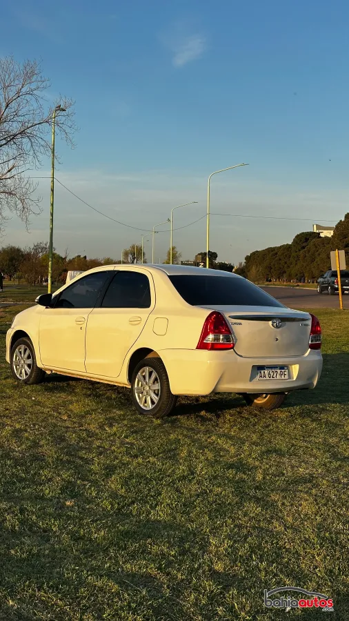 Toyota Etios 2016 usado en Bahía Blanca - foto 10