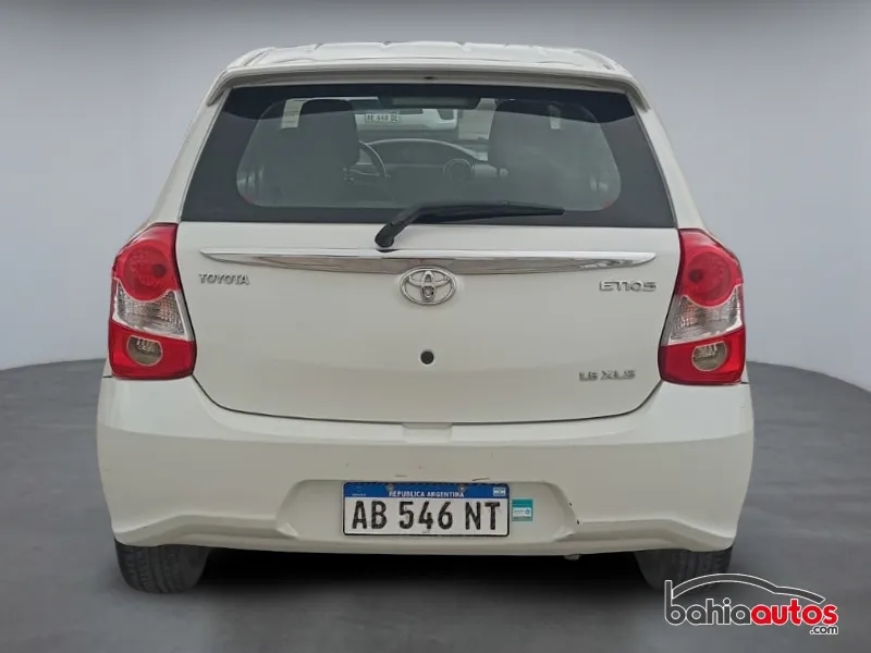 Toyota Etios 2017 usado en Bahía Blanca - foto 2