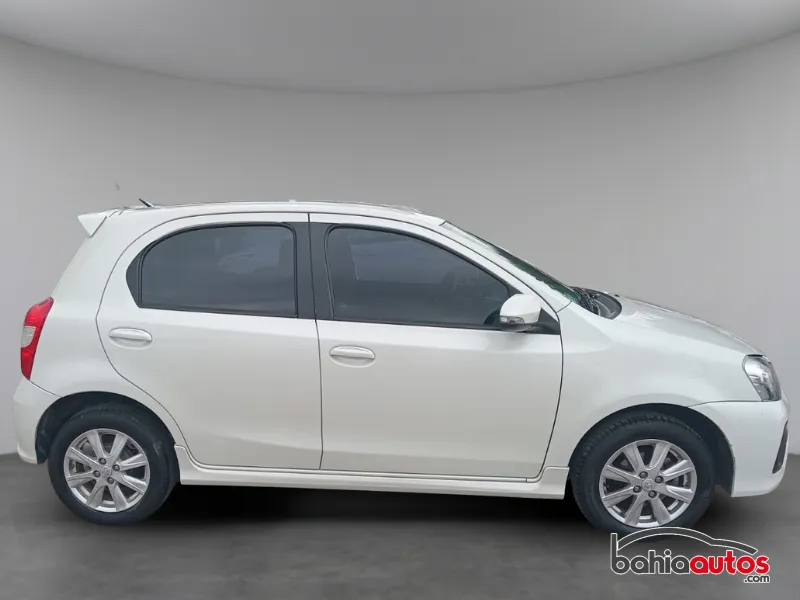 Toyota Etios 2017 usado en Bahía Blanca - foto 4