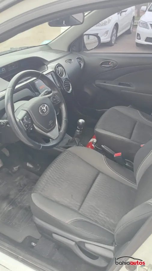 Toyota Etios 2017 usado en Bahía Blanca - foto 11