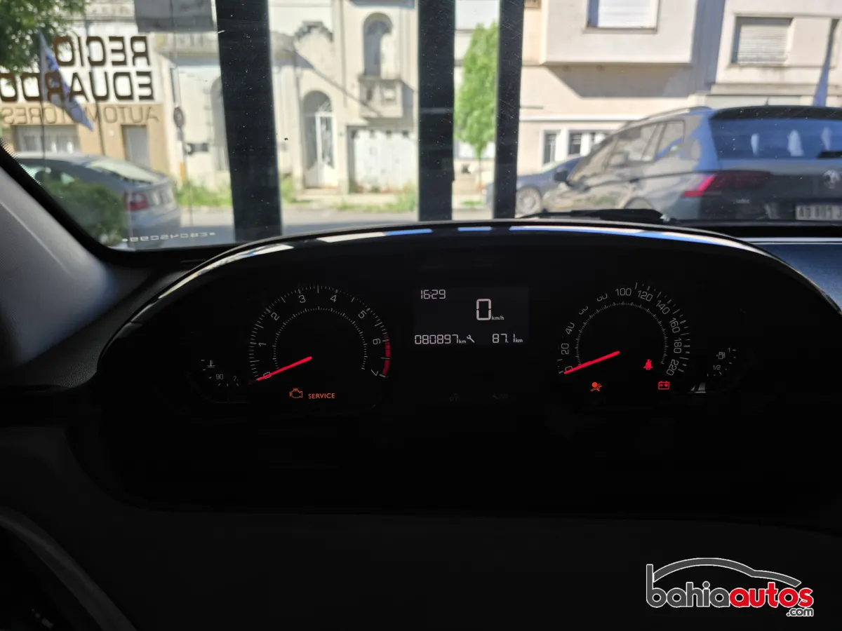 Peugeot 208 2014 usado en Bahía Blanca - foto 2