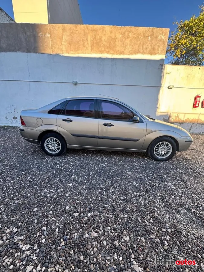 Ford Focus 2004 usado en Bahía Blanca - foto 2