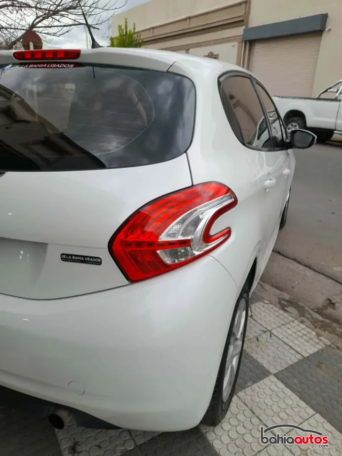 Peugeot 208 2014 usado en Bahía Blanca - foto 5