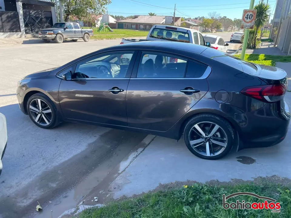 Kia Cerato 2017 usado en Bahía Blanca - foto 2