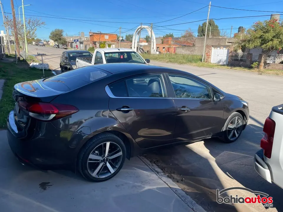 Kia Cerato 2017 usado en Bahía Blanca - foto 6