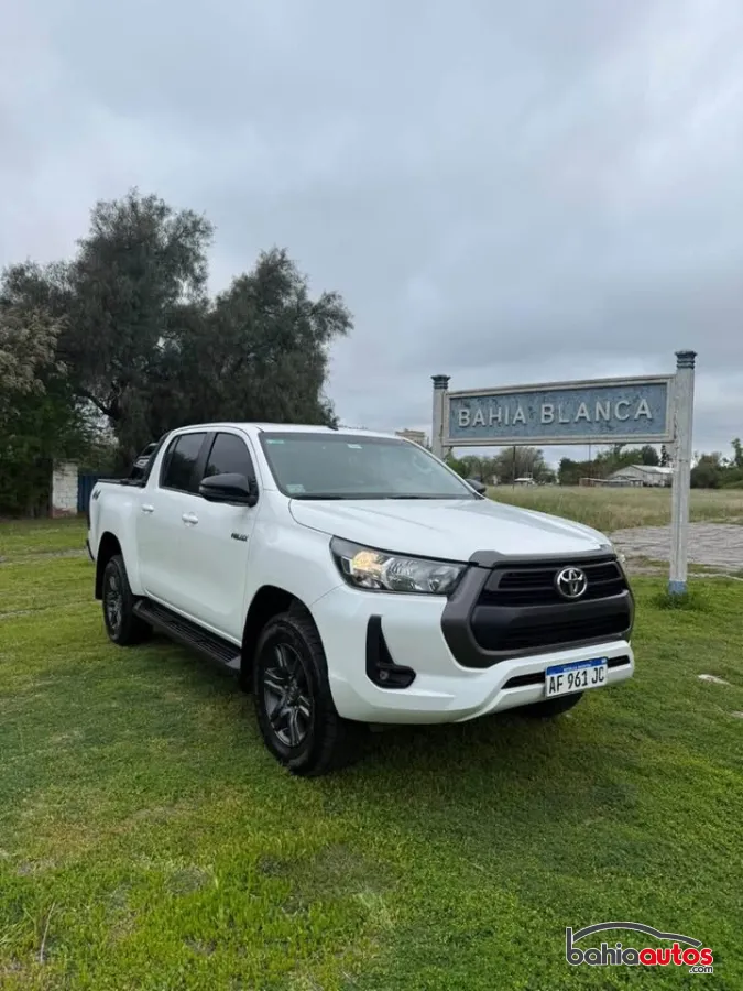 Toyota Hilux 2023 usado en Bahía Blanca - foto 2
