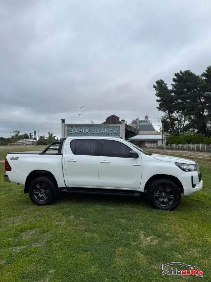 Toyota Hilux 2023 usado en Bahía Blanca - foto 4